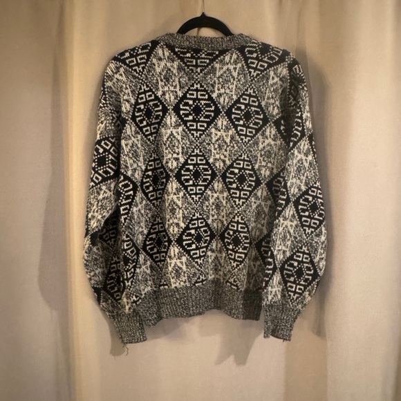 D’Cesare Gray and Black Crewneck Sweater - Picture 2 of 5